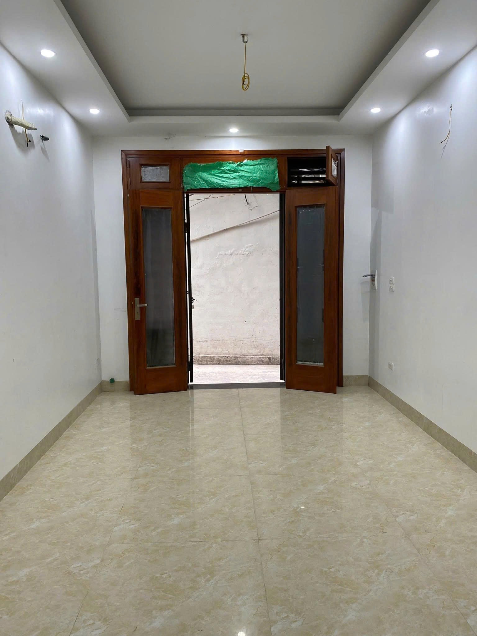 Cho Thuê Nhà Ngõ 150 Tân Khai - Vĩnh Hưng 35M² 5 Tầng 3 Ngủ - Nội Thất CB - Giá Thuê 14tr