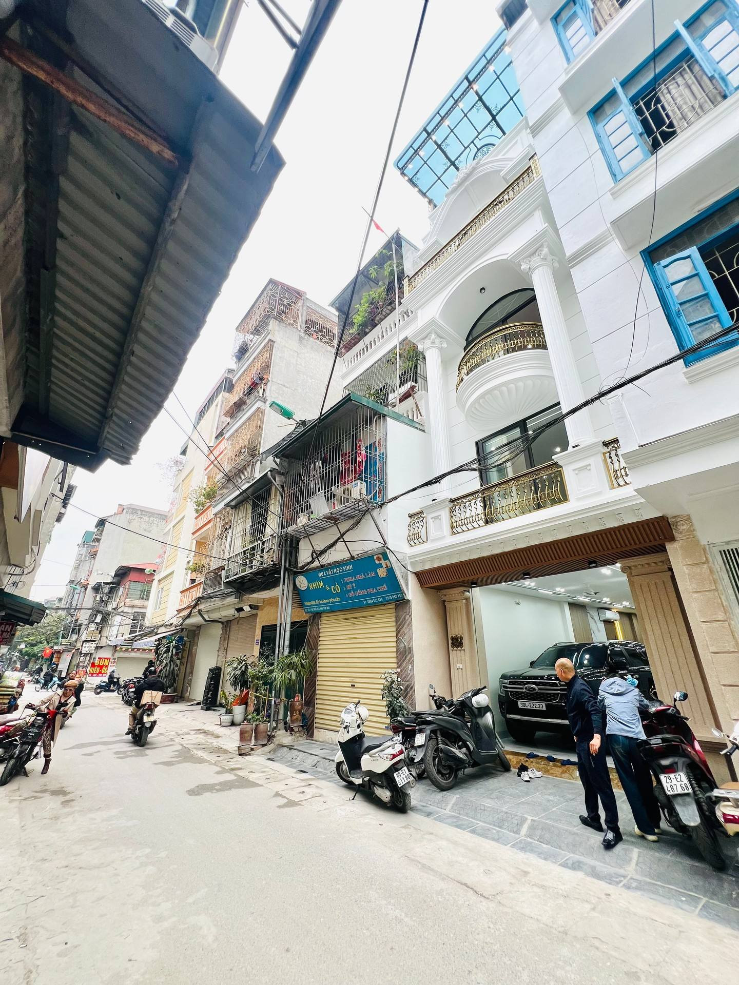TÂN MAI– HOÀNG MAI - VÀNH ĐAI 2.5 ĐANG DẦN HOÀN THIỆN| GIÁ BÁN 23.6 TỶ
📐 50m² | 6 tầng + tum | Thang máy| 4 ngủ| bếp| ban công| phòng thờ, sân phơi. 
Nhà đẹp ngõ rộng thoáng, vỉa hè, ô tô vào nhà, di chuyển thuận tiện. Thông các ngả đi mọi nơi. 
🏫 
✨ 