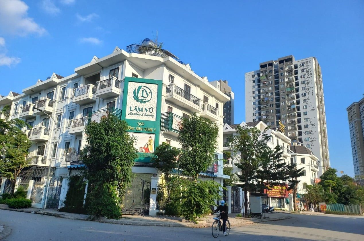Bán nhà phân lô liền kề LOUIS Hoàng Mai, 5 tầng thang máy, ô tô tránh, vỉa hè 5m, 150m2, 36.9 tỷ