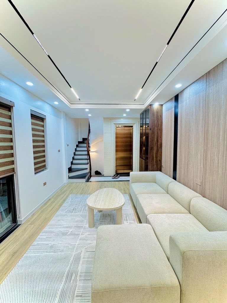Tân Mai, Hoàng Mai, 7 tầng thang máy, mới đẹp, 60m2, 13.5 tỷ, không quy hoạch.