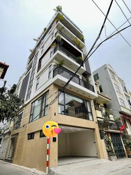 Tân Mai, Hoàng Mai, 7 tầng thang máy, ô tô vào nhà, 63m2, 17.9 tỷ