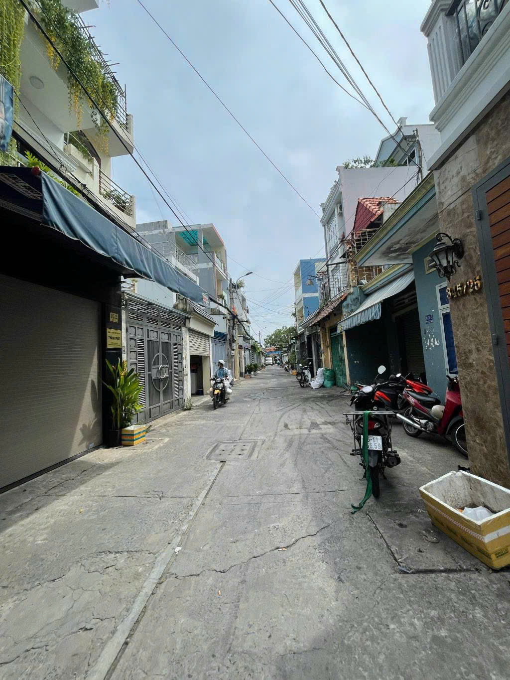 Nhà hẻm 8m Tân Kỳ Tân Quý gần Aeon Tân Phú, dt 80m2 5PN có PN dưới trệt, mới cứng cáp nhỉnh 8 tỷ