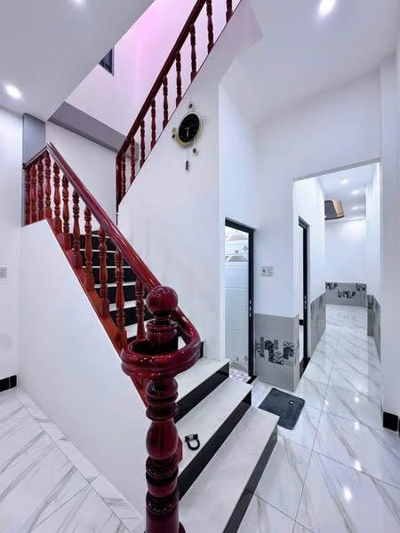 Cần bán gấp căn nhà đường Tân Tạo - Hưng Long - Bình Chánh - 100m2 - 2 tỷ 3 - sổ riêng