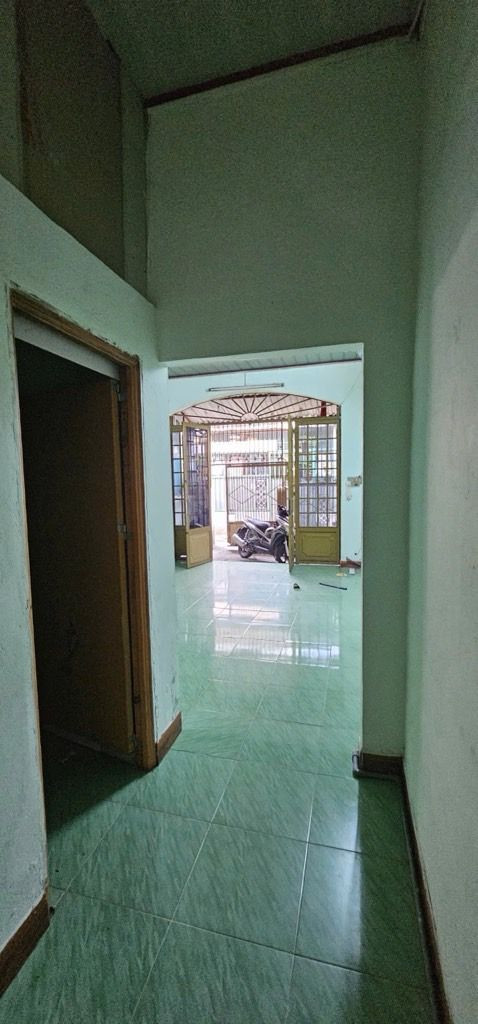 BÁN ĐẤT TẶNG NHÀ CẤP 4 TIỆN XÂY MỚI CĂN HỘ DỊCH VỤ - PHAN VĂN HỚN - TÂN THỚI NHẤT 25 Q12- NGANG LỚN 7.6MX14M- Dt100M2-  GIÁ NHỈNH 6 TỶ