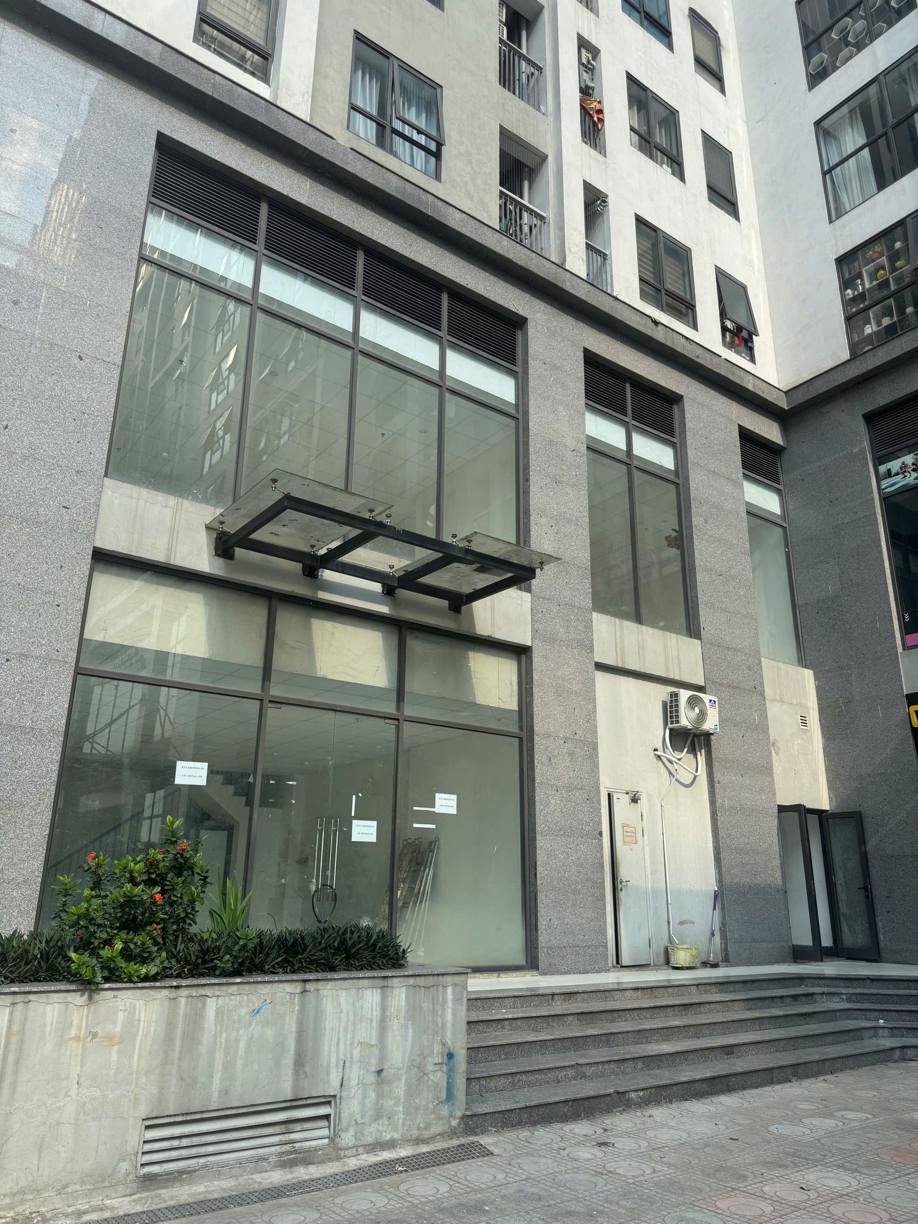 CHÍNH CHỦ bán/cho thuê shophouse khối đế 186.5m², vị trí đẹp, phù hợp cho thuê kinh doanh!!! Giá cả có thương lượng!!!