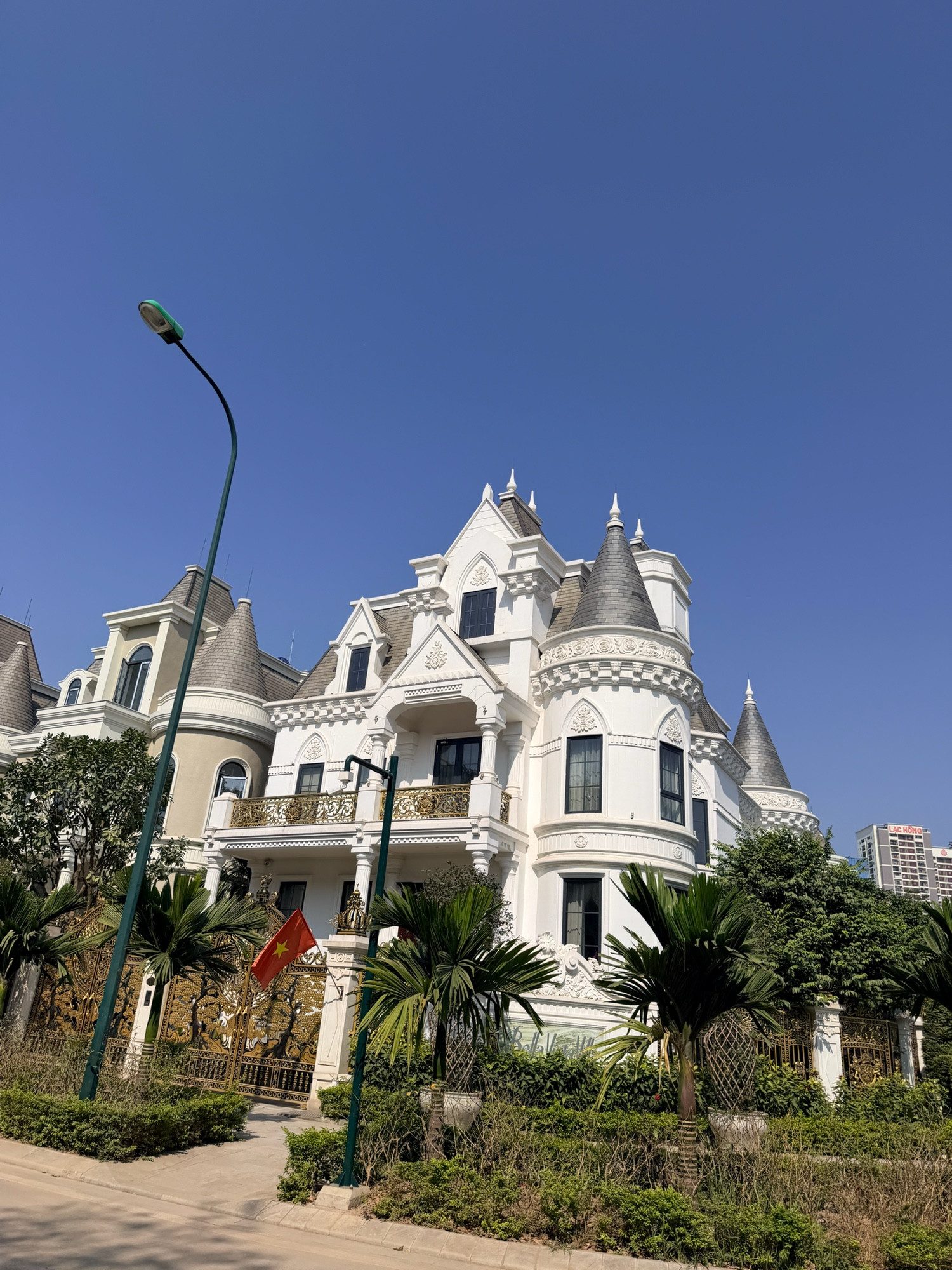 VỊ TRÍ KIM CƯƠNG- BIỆT THỰ CIPUTRA-KĐT NAM THĂNG LONG-HẦM ĐỂ XE RỘNG-VIEW CÔNG VIÊN ĐÀI PHUN NƯỚC