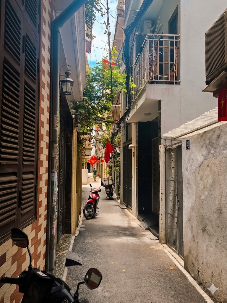 LẠC LONG QUÂN - Ô TÔ NGÕ THÔNG - PHÂN LÔ - GẦN HỒ TÂY - FULL NỘI THẤT - 5 TẦNG ĐẸP