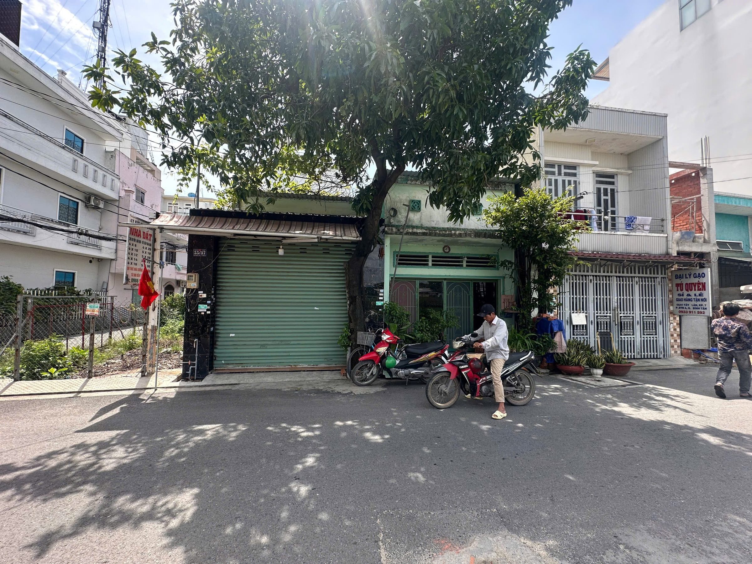 Nhà mặt tiền đường nhựa Kinh doanh đẹp, giá rẻ thích hợp đầu tư và an cư tại Quận Bình Tân