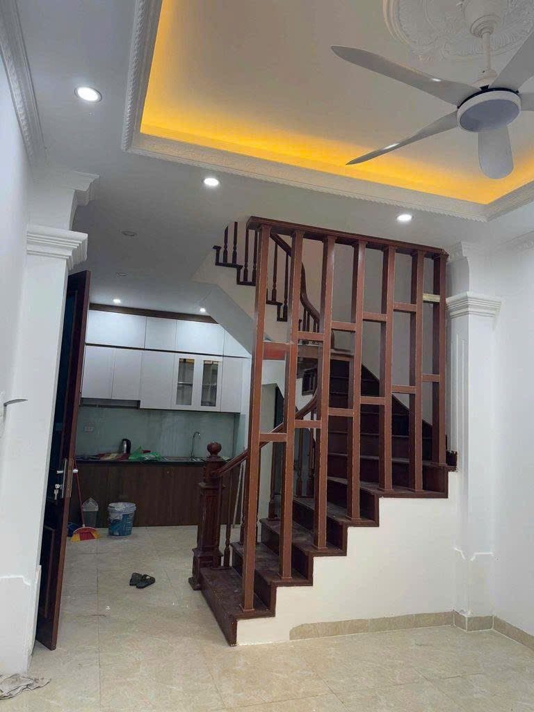 Cho Thuê Nhà Tây Sơn - Đống Đa 40M² 5 Tầng 3 Ngủ - Nội Thất CB - Giá Thuê 14tr