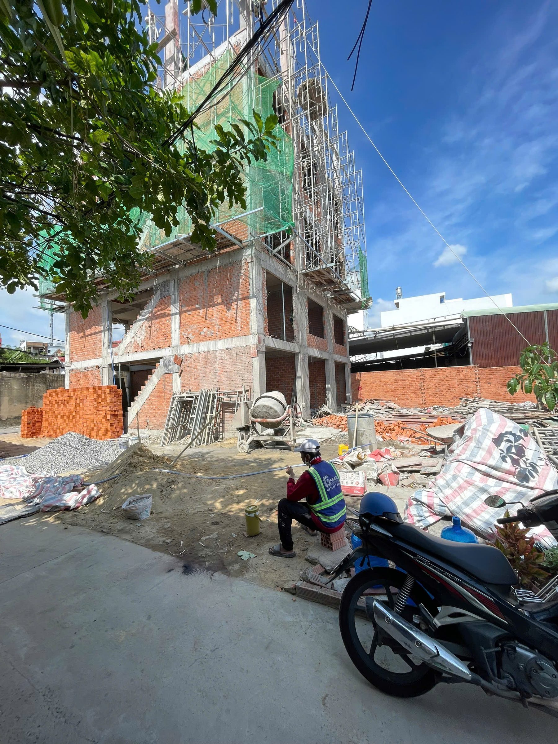 Bán đất 100m2 (6,8x15m) - Giá 9,6 tỷ , Đường Lê Trọng Tấn gần Aeon Tân Phú và trường điểm Lê Thánh Tông
