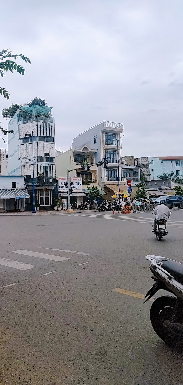 Bán nhà mặt phố Tên Lửa 160m² gần Aeon Mall giá 22 tỷ  thang máy 5 tầng đầy nội thất