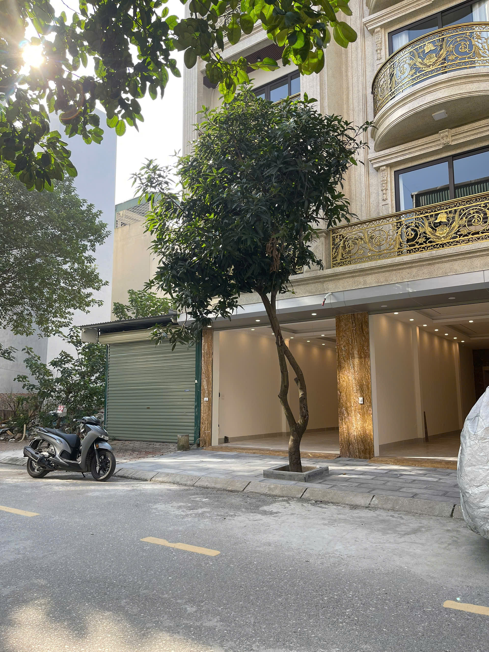 BÁN NHÀ TĐC LONG BIÊN 60M2- 7 TẦNG THANG MÁY- GARA Ô TÔ- 18.X Tỷ