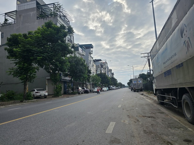 LÔ GÓC THẠCH BÀN, LONG BIÊN NHÀ CẤP 4 Ô TÔ TRÁNH VỈA HÈ KINH DOANH