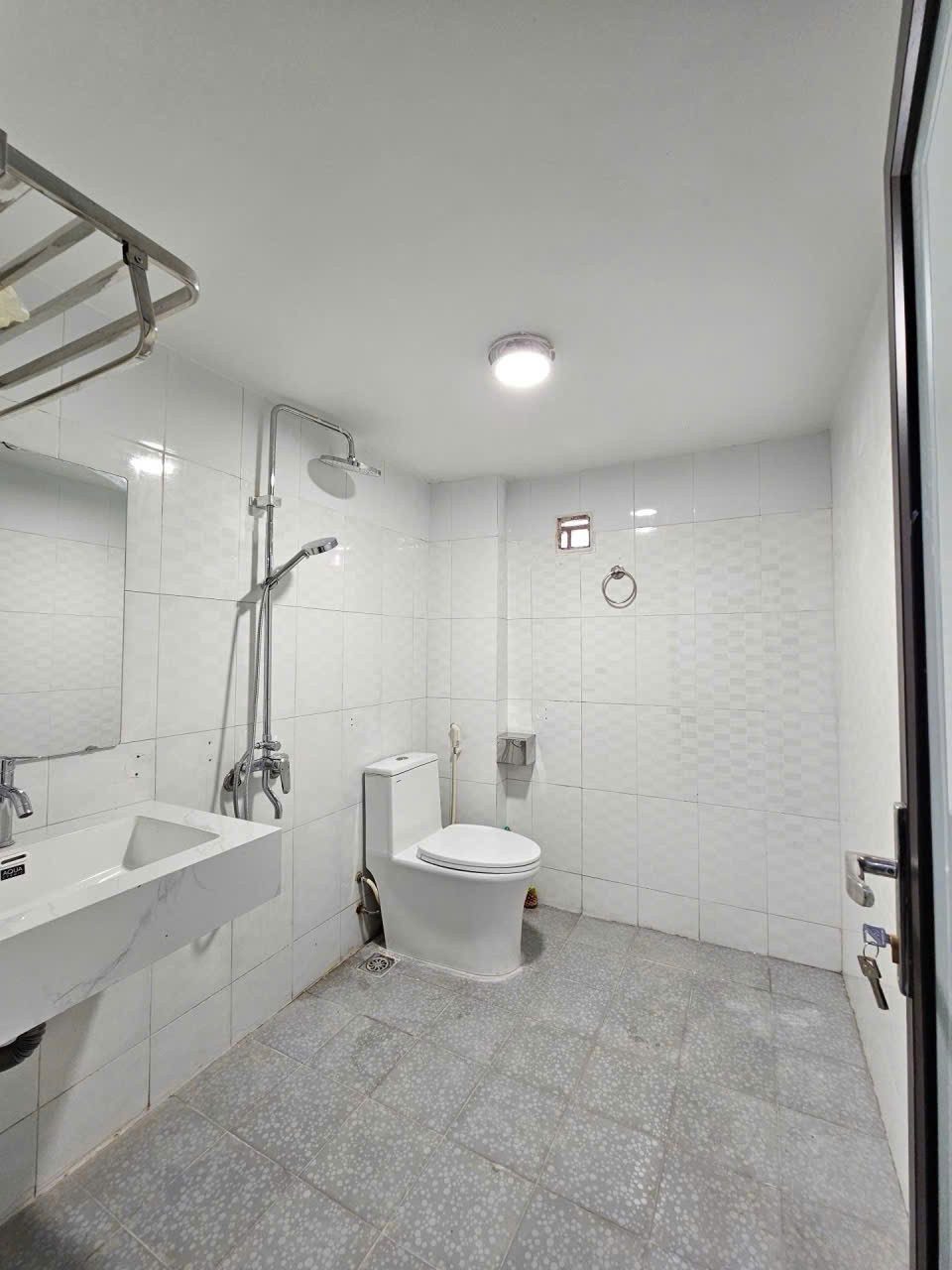 Cơ Hội Sở Hữu 5 tầng, Sân Cổng, ngõ 191 Thạch Bàn chỉ 7.1 tỷ