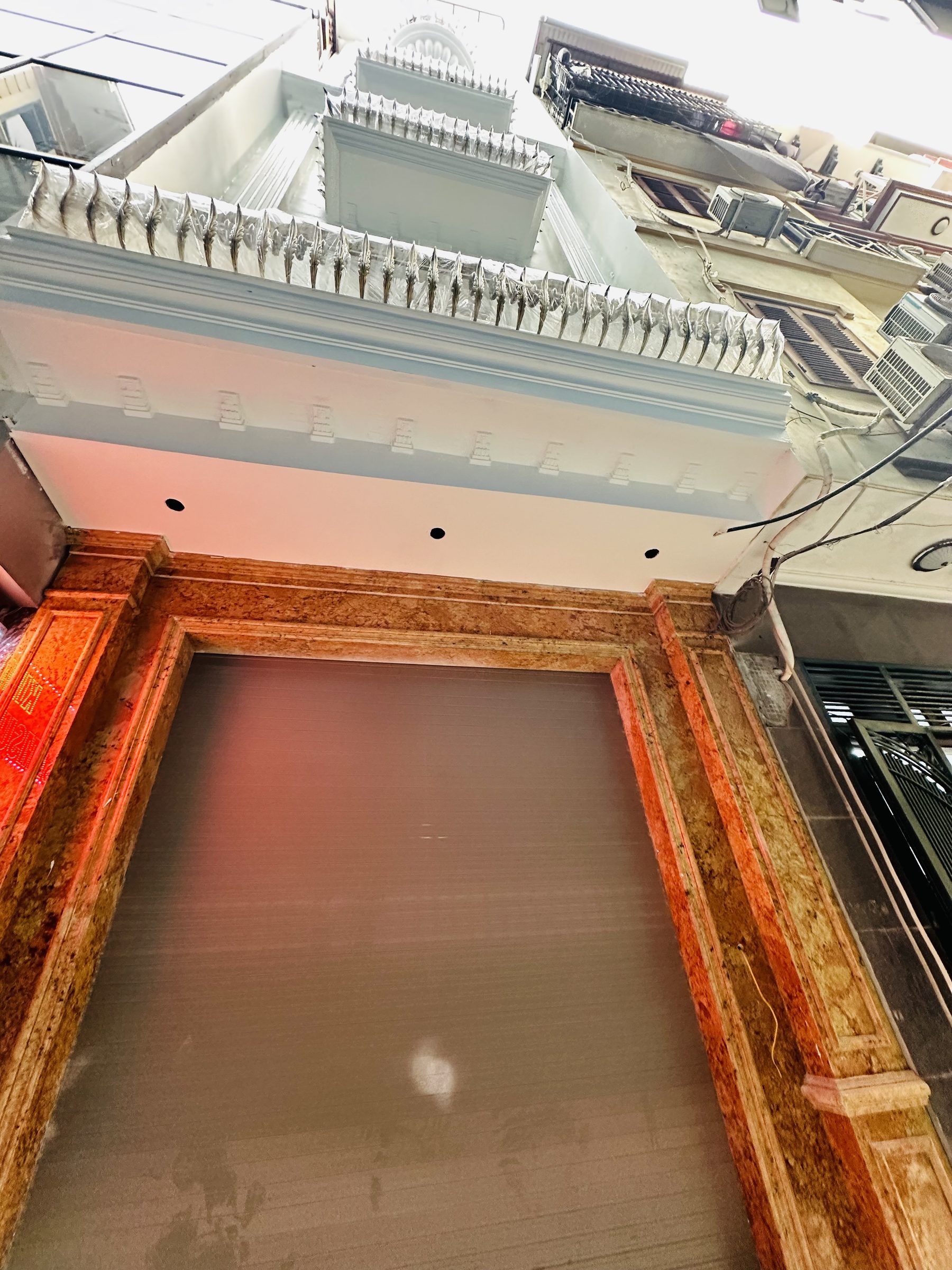 Bán nhà 34m² full thổ cư ngang 4m giá 17.8 tỷ tại Đường Thái Hà Phường Đống Đa