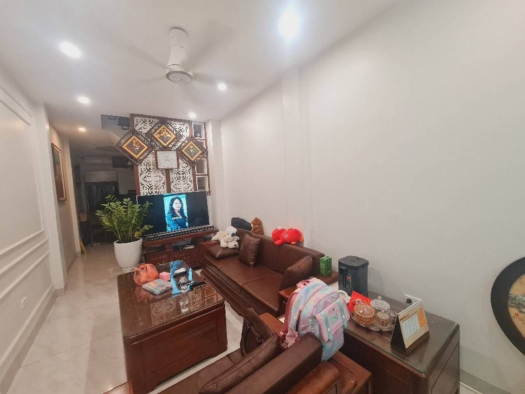 Bán Nhà Phố Thái Hà 40m, OTO Đỗ Sát Cửa, Không Quy Hoạch!! Giá 13,95 Tỷ