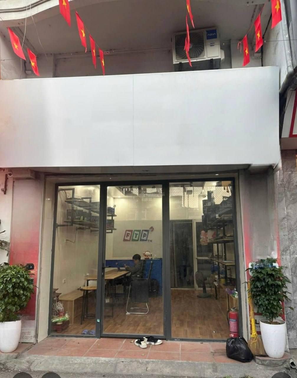 CHO THUÊ MẶT BẰNG THÁI HÀ-NGÕ Ô TÔ-DT38m-9,5tr/1tháng