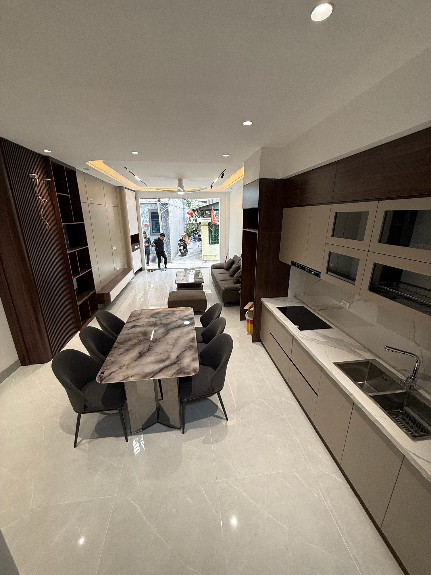 HÀNG HIẾM THÁI HÀ, CHỦ CẦN BÁN GẤP 40M*6T THANG MÁY, NGÕ THÔNG , SỔ ĐẸP VUÔNG VẮN