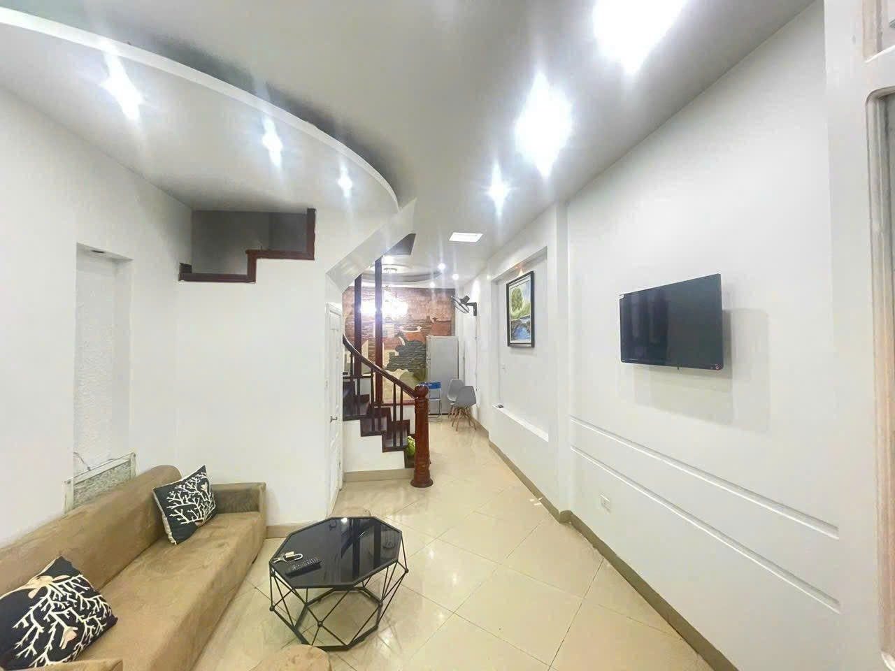Cho thuê Nhà Ngõ 41 Thái Hà 35M² 5 Tầng 4 Ngủ - Nội Thất CB - Giá Thuê 17tr
