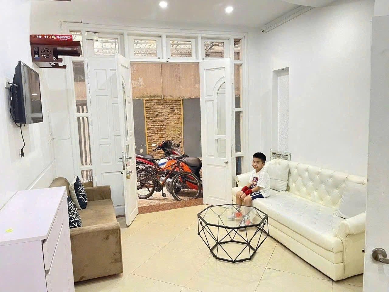 Cho thuê nhà ngõ 41 Thái Hà, Đống Đa 35M x 5T (3 ngủ) giá 17 triệu