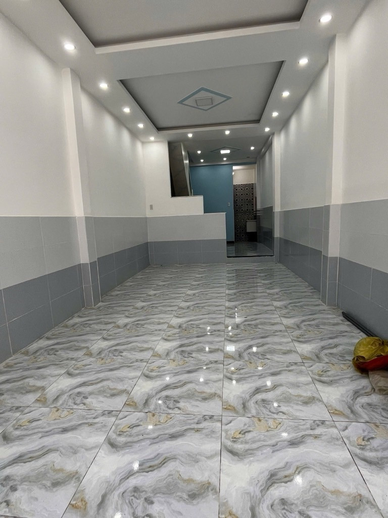 Bán nhà 3 tầng đẹp Thái Phiên, 44m2, gần Lạc Long Quân, Trung tâm Q11, chỉ hơn 5 tỷ HCM