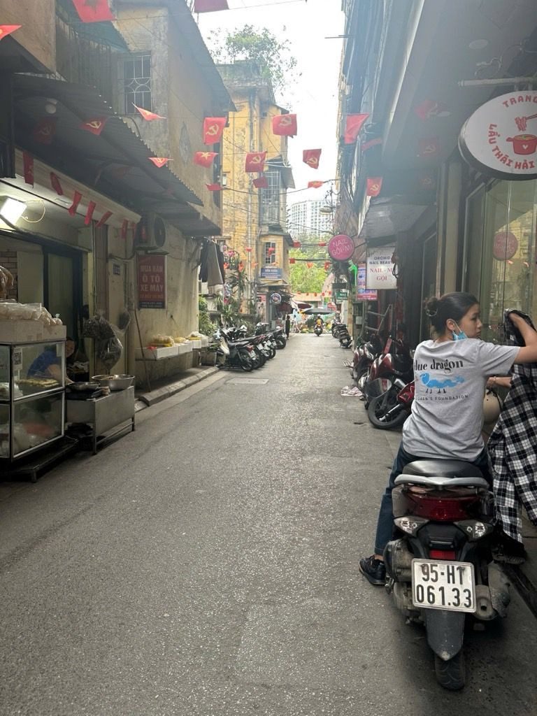 Bán nhà phố Thái Thịnh, 42m OTO tránh, sát chợ, kinh doanh ngày đêm, 13,8 Tỷ