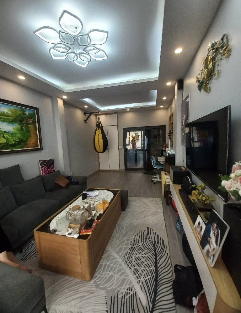 Bán Nhà Phố Thái Thịnh, 34m, OTO Thông Qua, Ngủ Trong Nhà, Giá 12,5 Tỷ