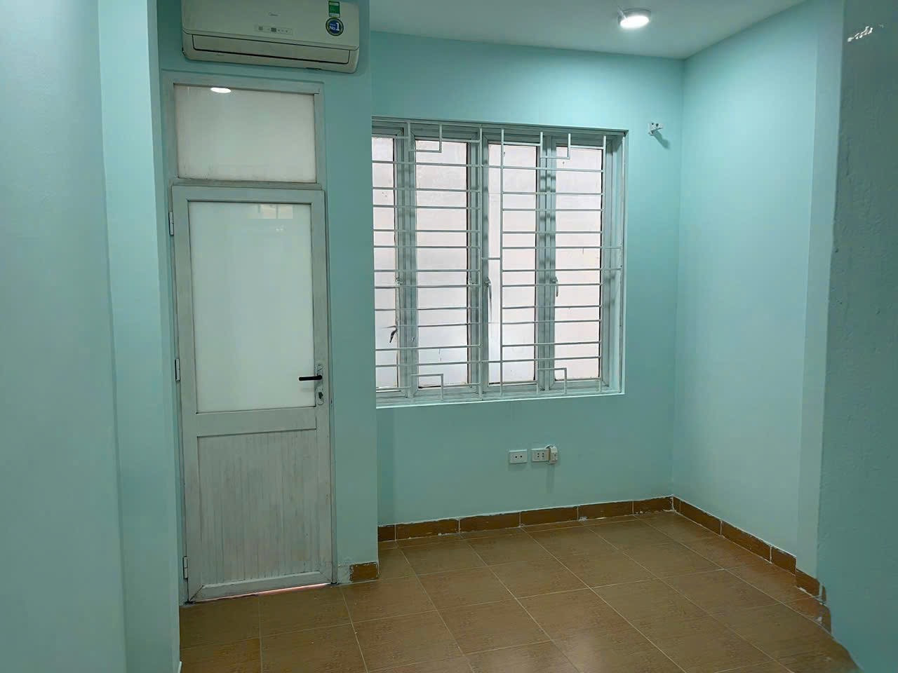 Cho thuê nhà ngõ 27 Thái Thịnh, Phường Thịnh Quang, Quận Đống Đa
Diện tích; 35m x 5 tầng, có 4 phòng ngủ , 3vs -14tr/1tháng