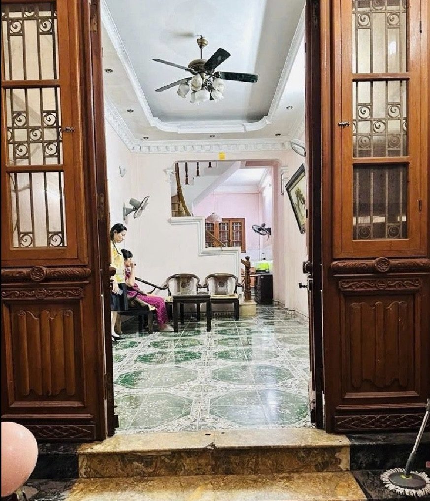 Nhà Dân Xây Cực Kỳ Chắc Chắn- Cách Một Nhà Ra Phố- Ngõ Thông- Kinh Doanh- Ô Tô Đỗ Trong Nhà- Phố Thái Thịnh- 38/50M2-4T- Mt3,5M- Giá Đầu Tư