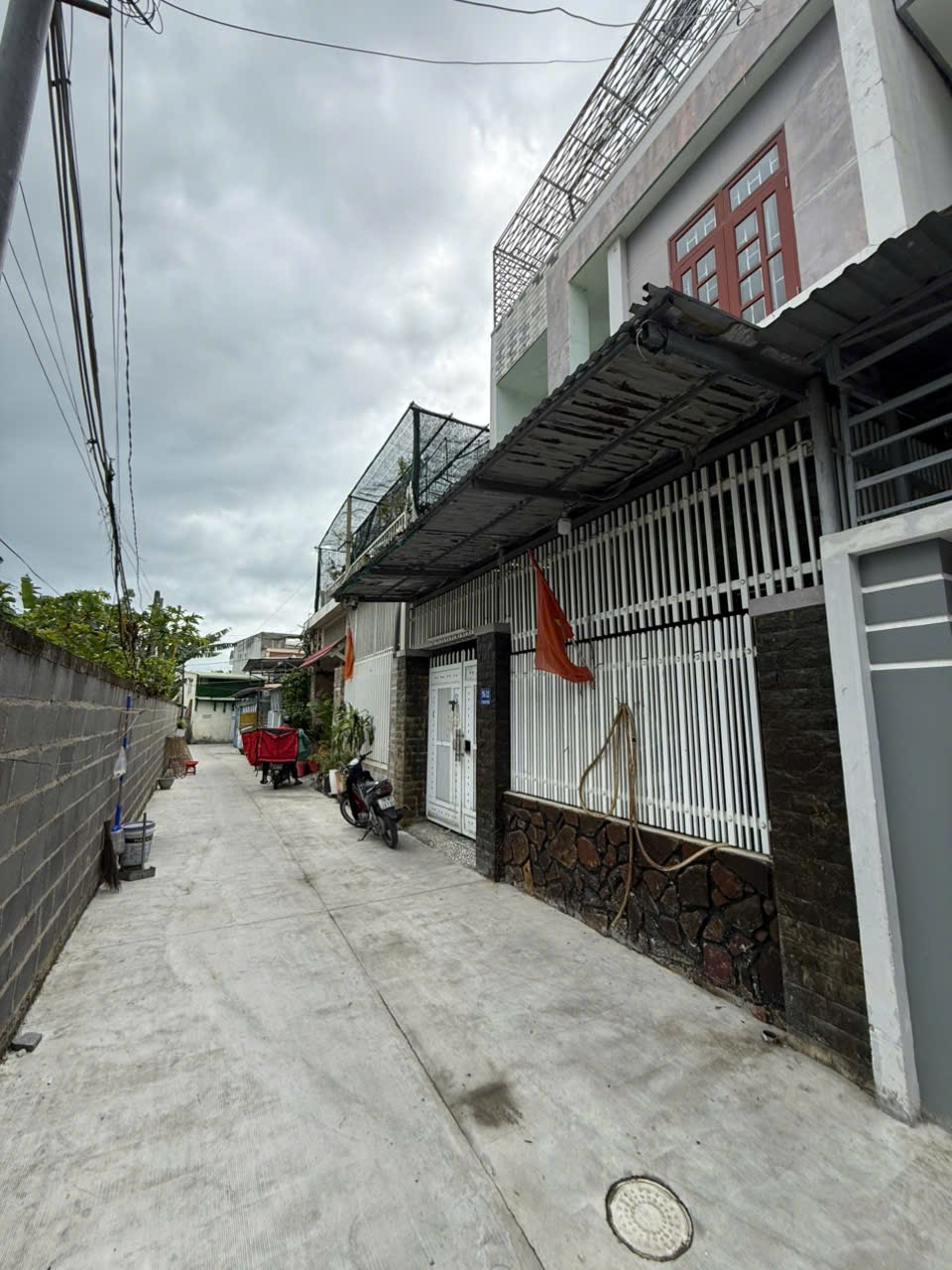 🏡SẴN NHÀ  2 TẦNG Ở HOẶC CHO THUÊ VIEW BIỂN ĐẸP GIÁ CHỈ TÍNH BẰNG GIÁ ĐẤT 
🏡Nhà  2 mặt tiền hẻm Thân Nhân Trung thông Phạm Văn Đồng, 
-Dt: 114,2m2 ngang 6,2m