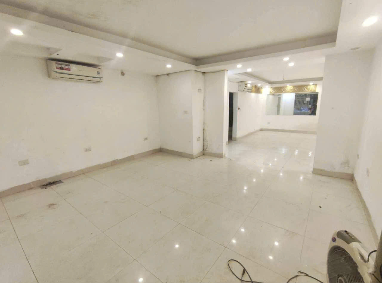 TẦNG 1, TẬP THỂ THÀNH CÔNG, BA ĐÌNH, Ô TÔ ĐỖ CỬA, SÂN RỘNG TRƯỚC NHÀ, Ở, KD