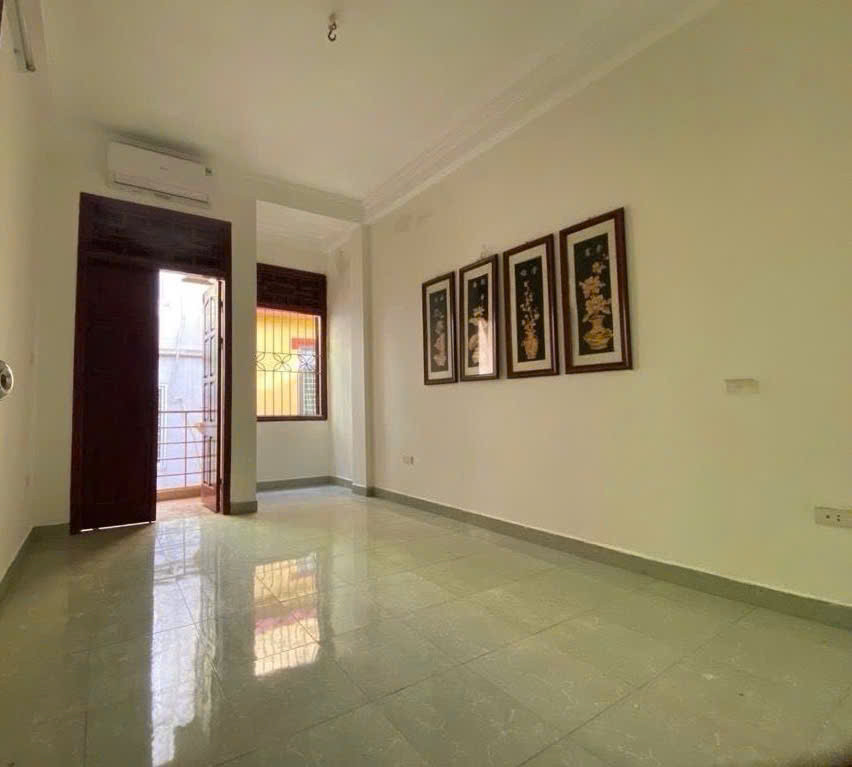 Nhà Nguyên căn 3 tầng nhà mới đẹp ngay cạnh đường lớn