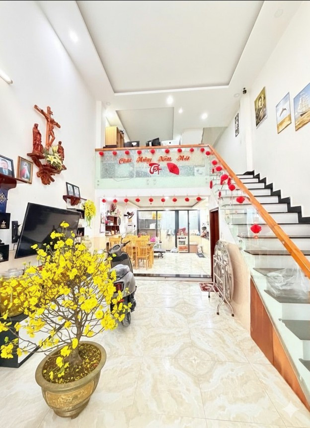 Cần bán nhà hẻm 197 Thạnh Lộc 15, An Phú Đông (Thạnh Lộc Q12 cũ), DT 4.7x11, 4 tầng BTCT, hẻm 8m xe tải, sổ hồng riêng