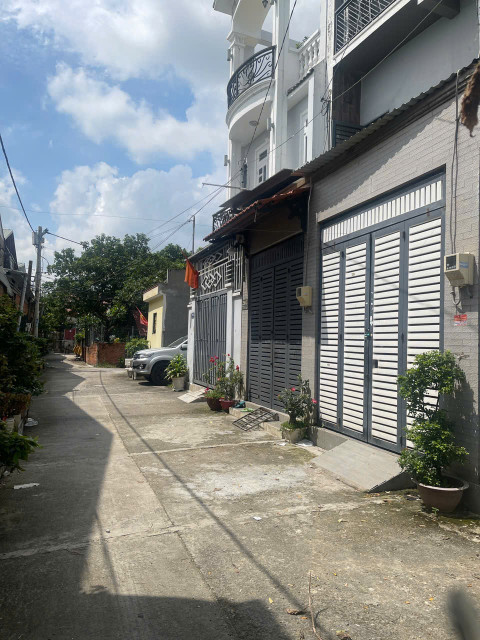 Bán lô đất đẹp hẻm xe hơi. Ngay cầu Phú Long. Giá tốt Tl47