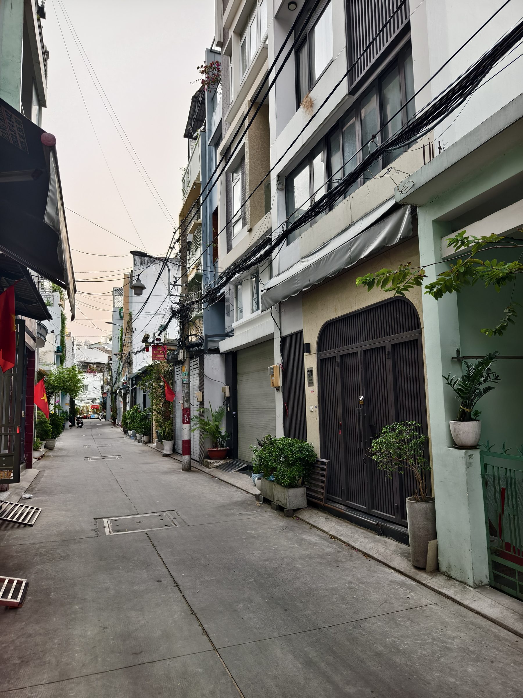 Nhà đẹp 5 tầng HXH Thành Mỹ