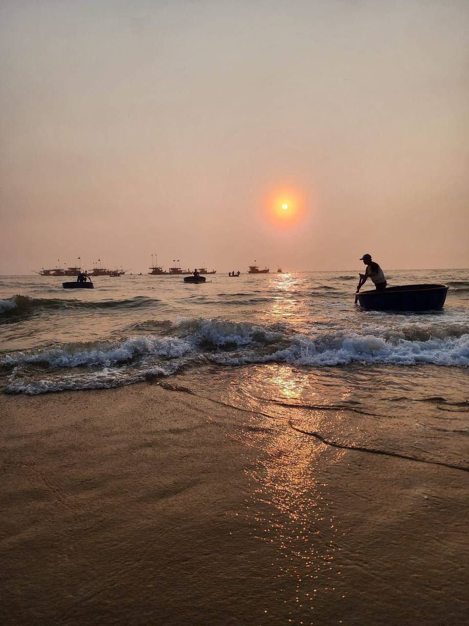 CHƯA ĐẾN 𝟙.𝟞 TỶ, có ngay lô đất ở 𝟝𝕩𝟚𝟙. Đường bêtông xe tải. Sát trục đường nhựa QL14E Bình Minh, cách bãi tắm biển Hà Bình 500m