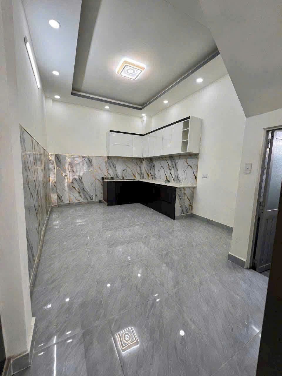 Bán nhà Hóc Môn 38.5m2 495 triệu, nhà ở làm ăn lên, ra 50m có tiện ích