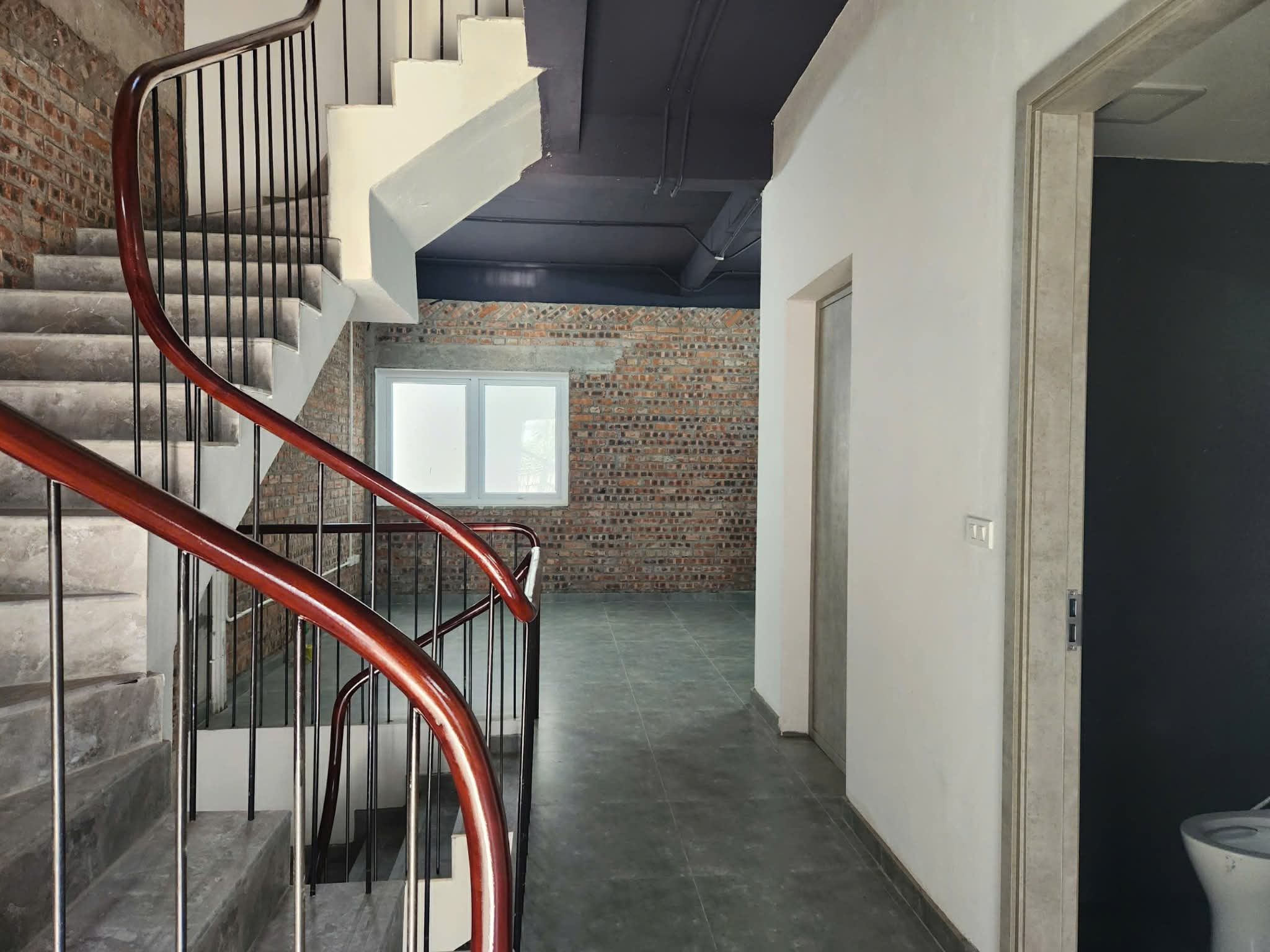 Cho thuê nhà nguyên căn 75m2 6 phòng ngủ trung tâm Trâu Quỳ/Gia Lâm, gần hồ và công viên