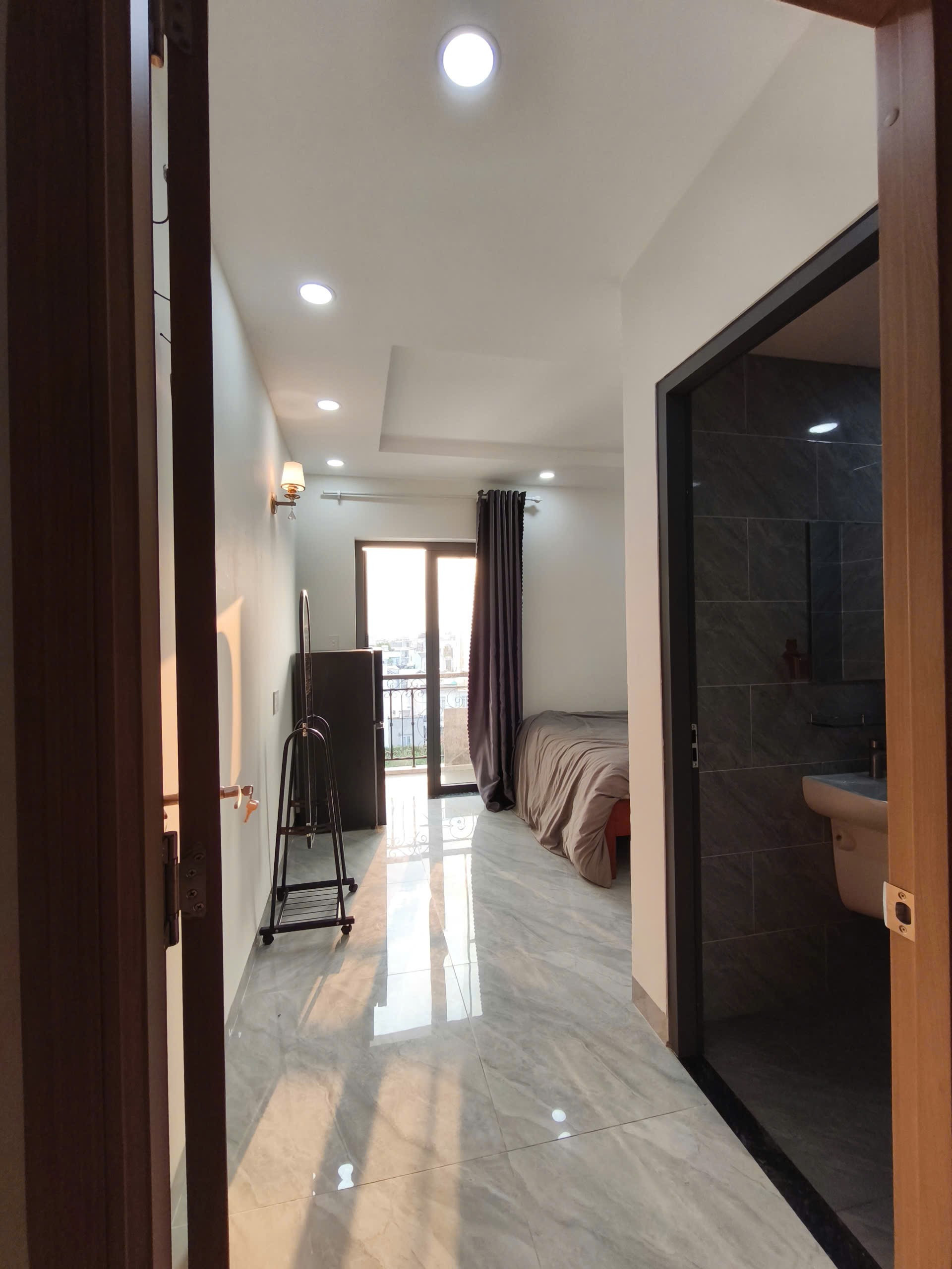 CHÍNH CHỦ CHO THUÊ CHDV MINH KHỞI - CÓ BAN CÔNG + BẾP RIÊNG - GIÁ 3tr9