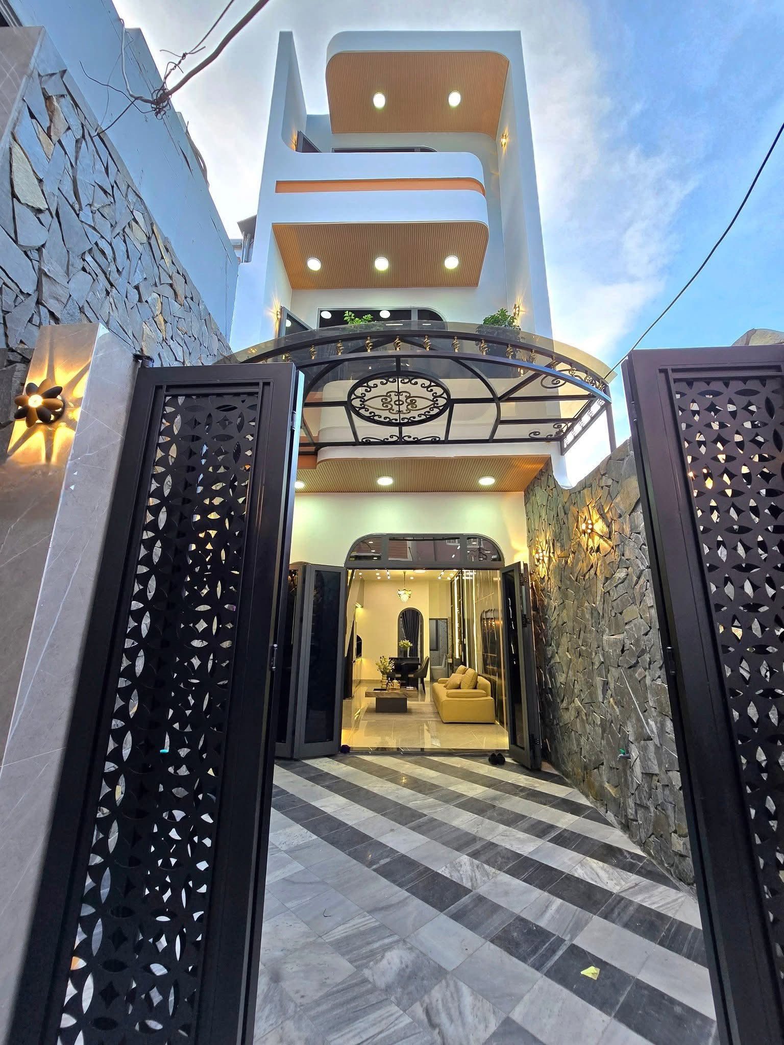NHÀ CẦN BÁN LIỀN GIÁ TỐT 150M2 4PN 4WC SỔ HỒNG RIÊNG - QUẬN 12