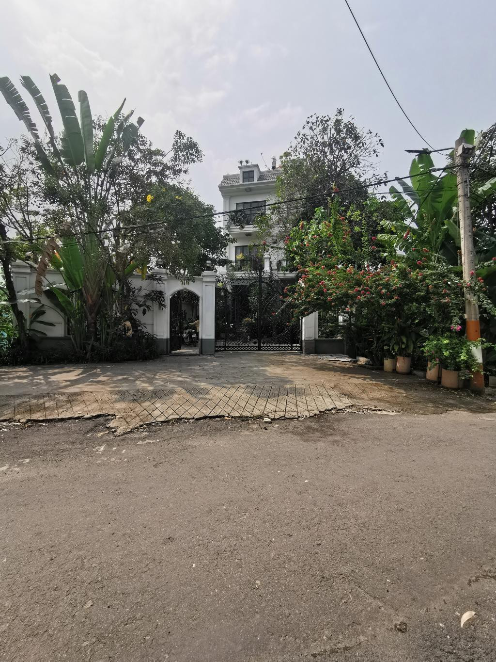 🏠 Bán nhà biệt thự tại Thạnh Xuân 43, Thạnh Xuân, Quận 12
💢 DT 400m² - 10x40 (CN 354m2)
➖ Giá 18tỷ TL.