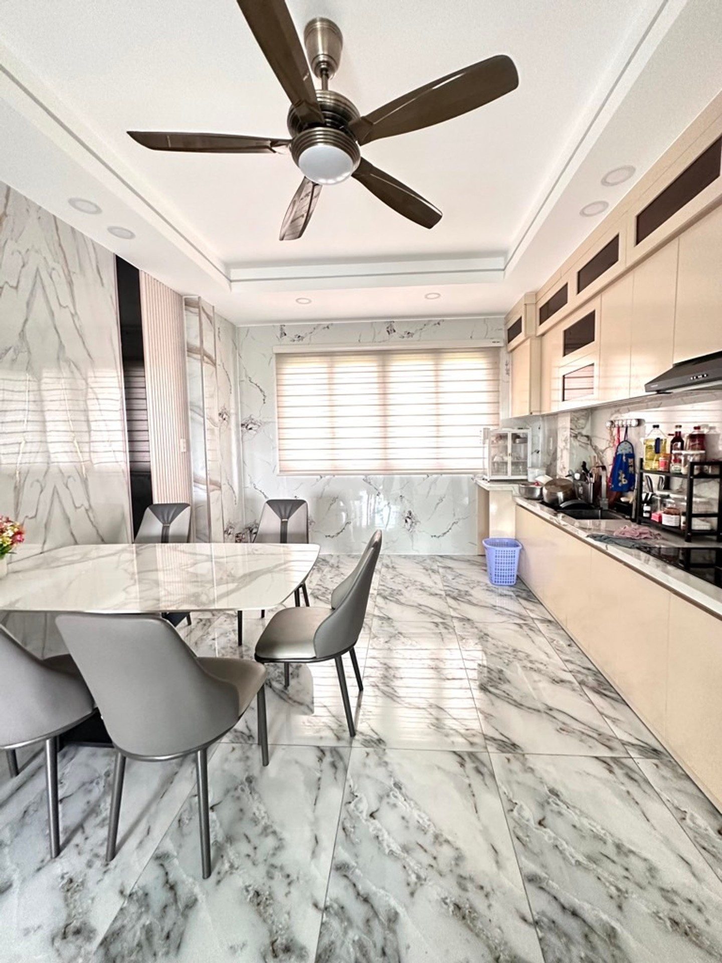 Bán nhà Thạnh Xuân 47, Thạnh Xuân Q12, DT 4x14m, 4 tầng, 4PN, hẻm xe tải 8m, gần Hà Huy Giáp.
