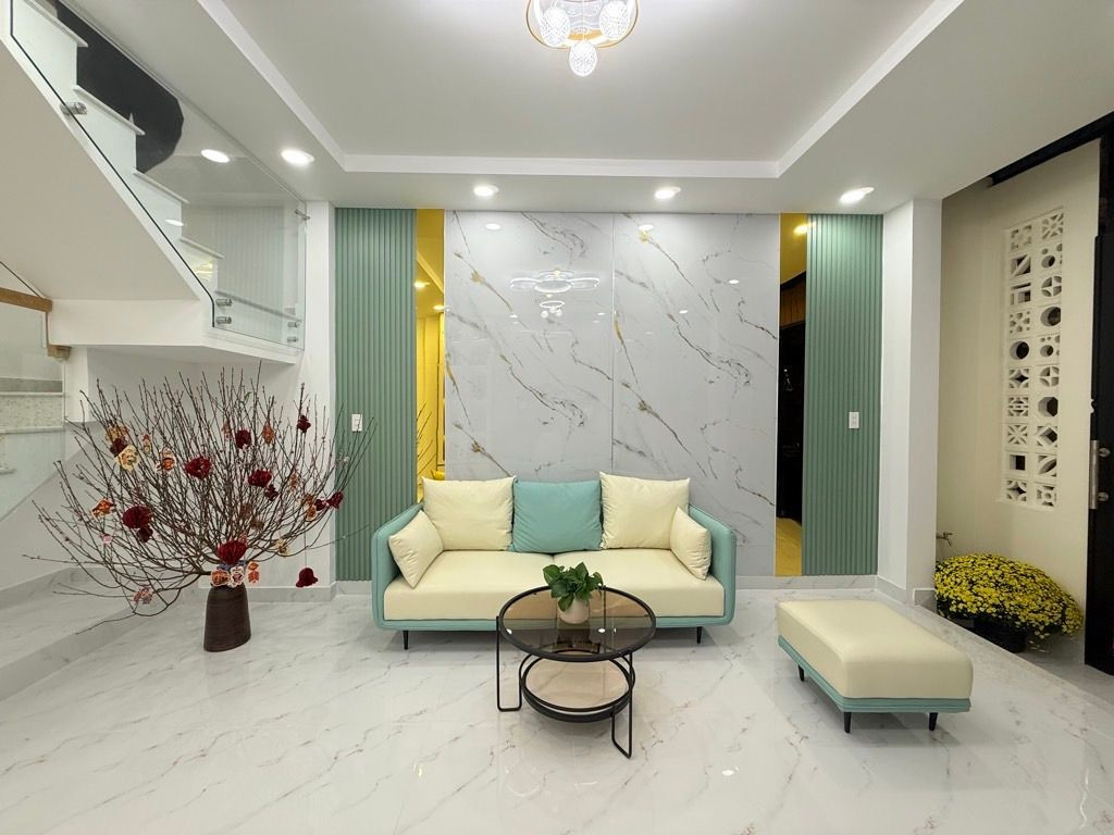 55m2 x 3 PN , HXH + 2 mặt có sân rộng thoáng , an ninh yên tĩnh .
