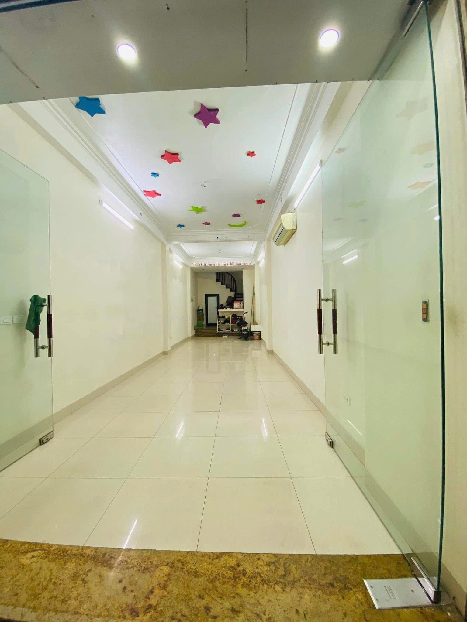 Cho thuê nhà nguyên căn ngõ 12x Thiên Hiền 50m 5 tầng thông sàn giá 30 triệu tháng