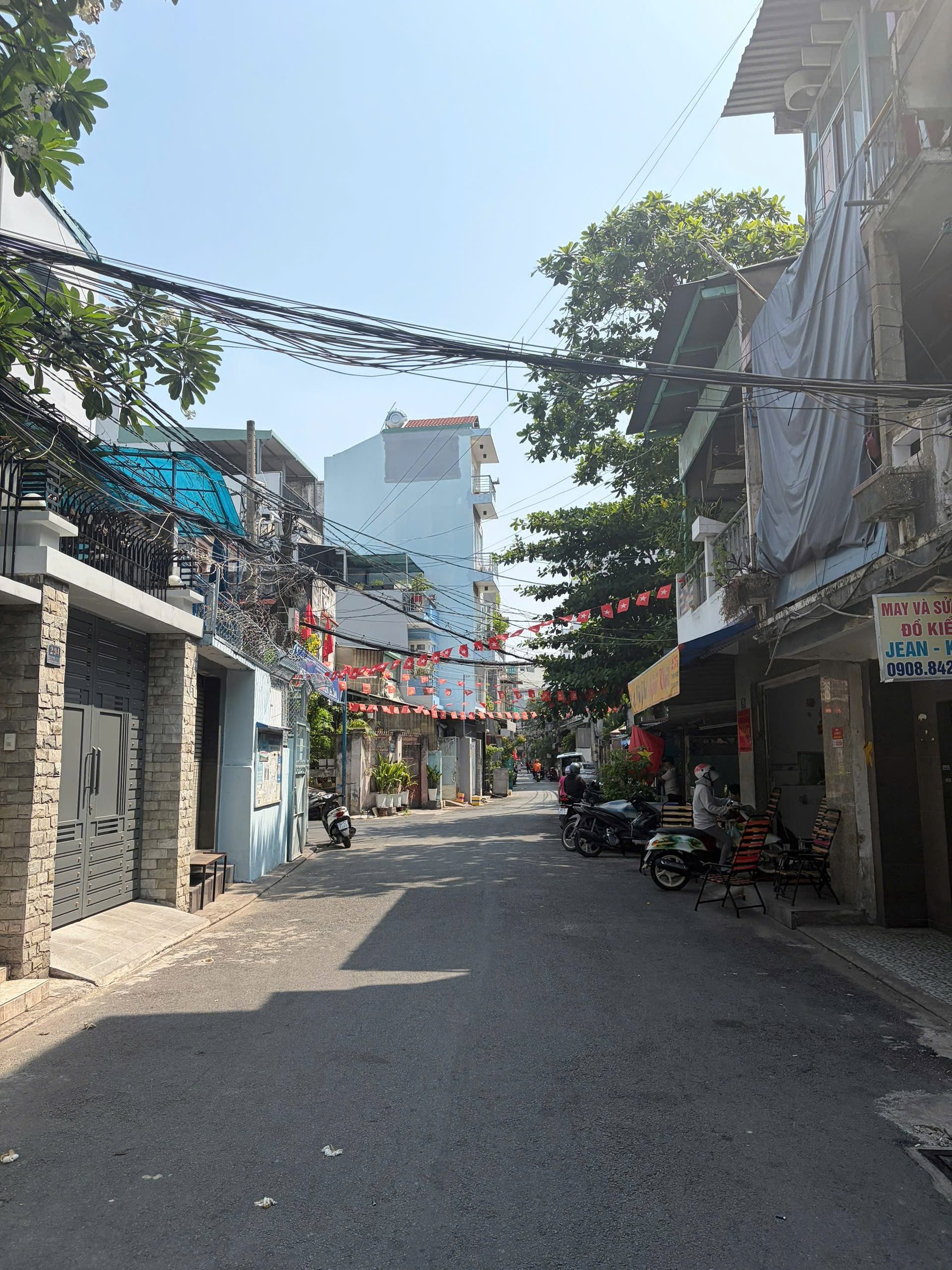 Bán nhà hẻm xe ba gác Vf3