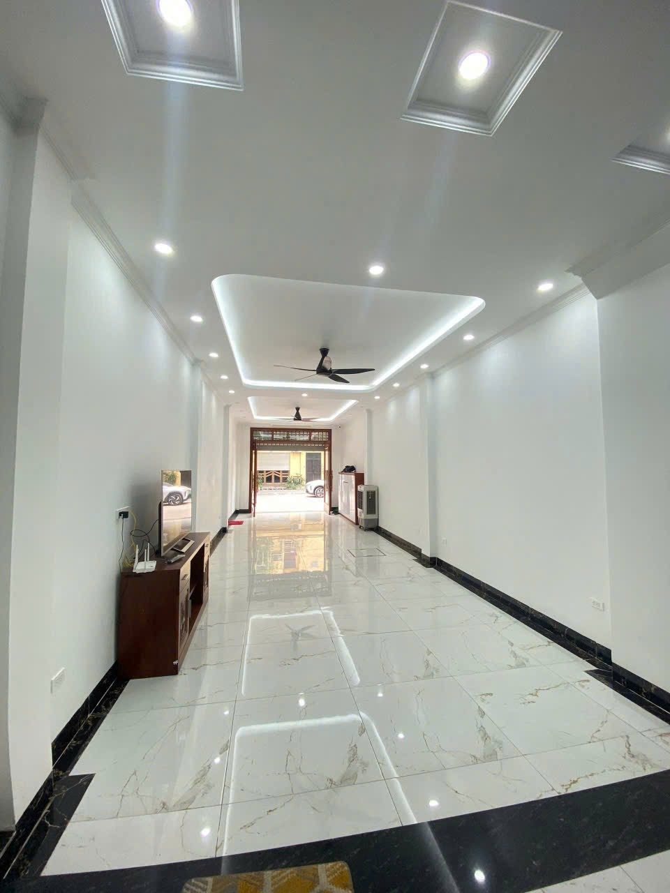 Cho thuê Nhà  Thịnh Liệt - Hoàng Mai 70M² 7 Tầng Thang Máy, Full Nội Thất - Ô Tô Tránh - Vừa Ở, Vừa Kinh Doanh VP... Giá Thuê 32tr