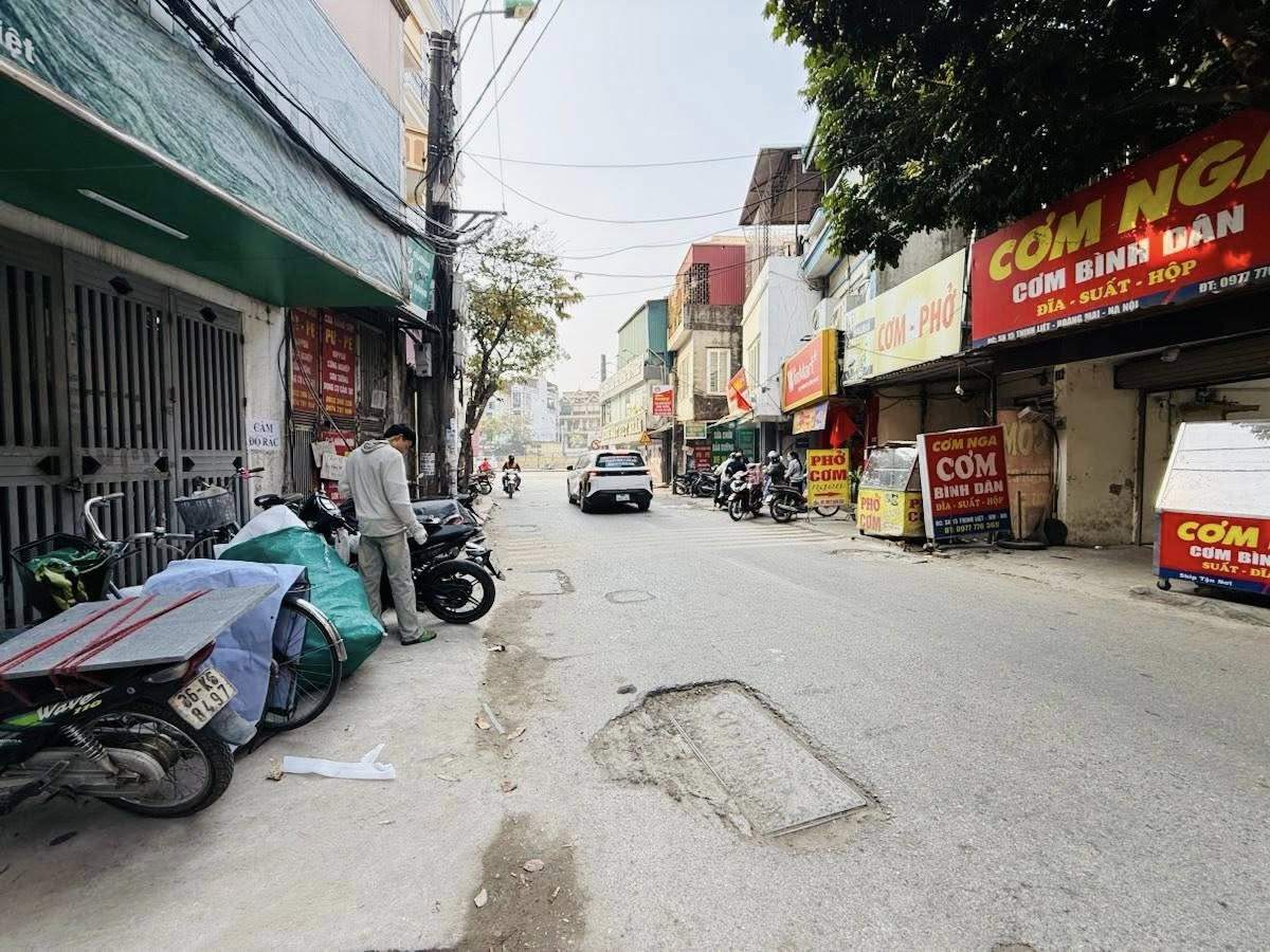 BÁN NHÀ ĐƯỜNG THỊNH LIỆT. HOÀNG MAI. 6 TẦNG. THANG MÁY. GARA Ô TÔ.