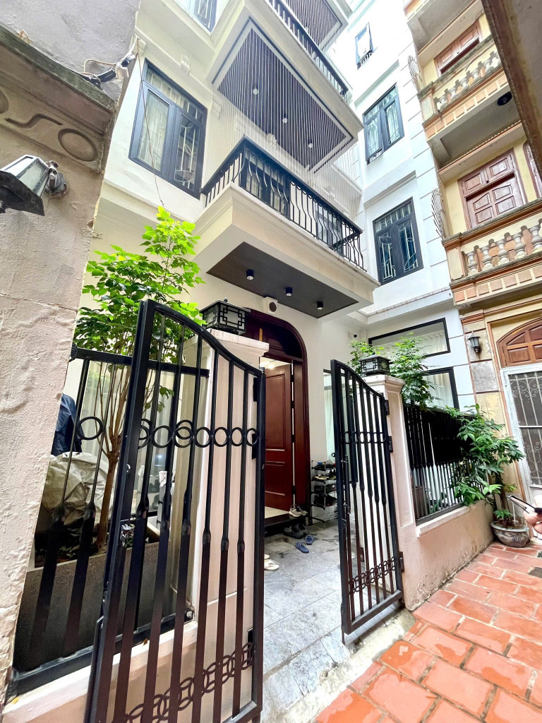 BÁN NHÀ MẶT ĐƯỜNG THỊNH QUANG. 65M2 - 5 TẦNG. GARA Ô TÔ.