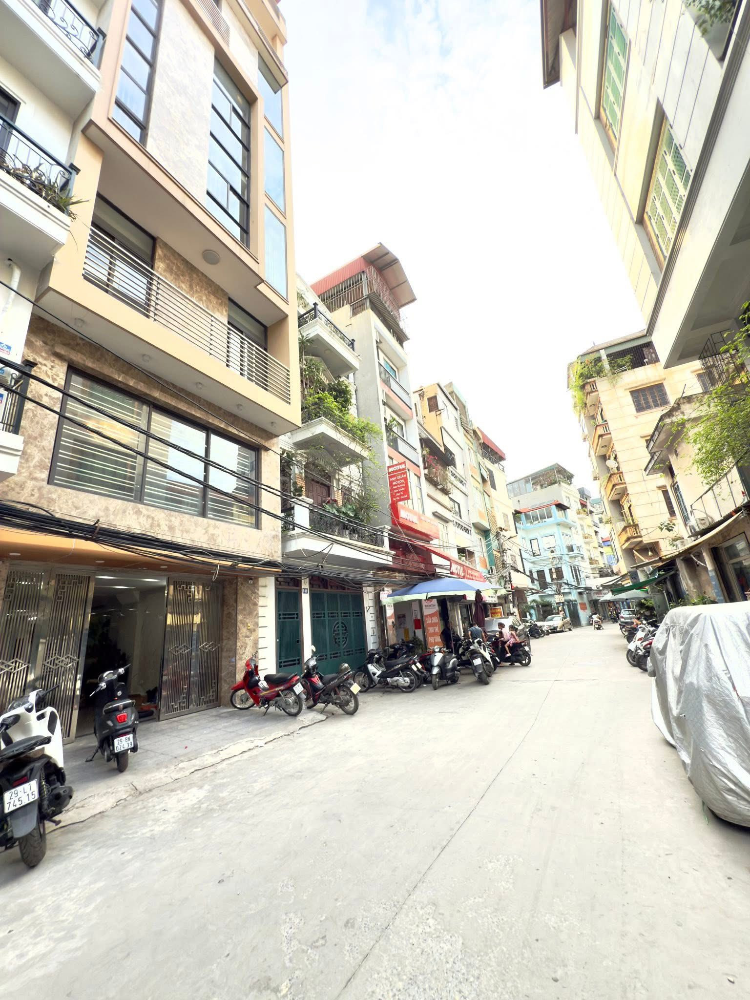 BÁN TÒA NHÀ MẶT PHỐ THỊNH QUANG. 100M2 XÂY 9 TẦNG. THANG MÁY. GARA Ô TÔ.
