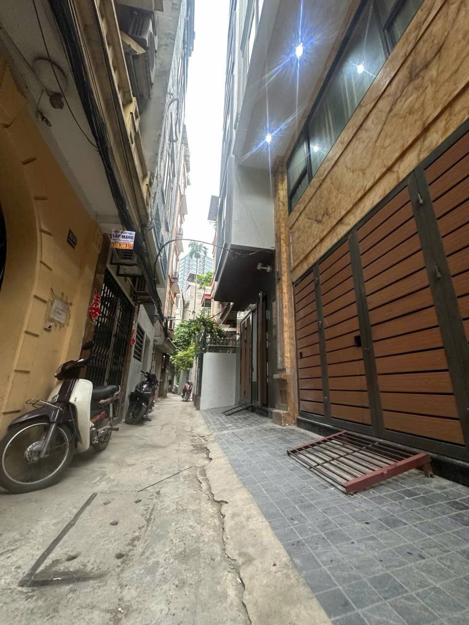 BÁN TÒA NHÀ CHDV PHỐ THỊNH QUANG. ĐỐNG ĐA. 8 TẦNG. THANG MÁY. 12 PHÒNG CHO THUÊ